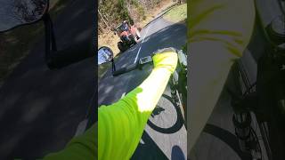 Frôler un monstre à 72 km/h en descente ! 😱 🚜vs 🚴♂️