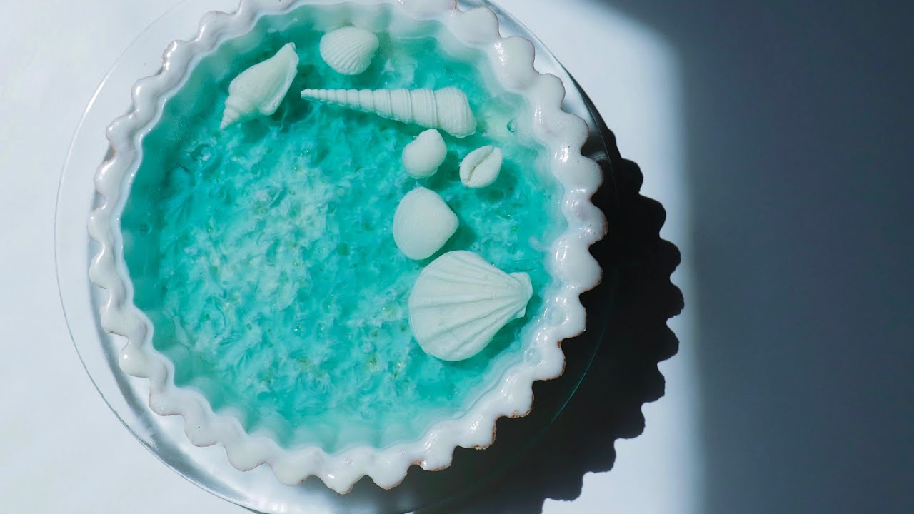 食べられる海。ホワイトチョコのゼリータルト。