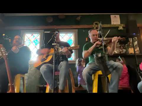 Chucky Ar La - Green and Red of Mayo (Saw Doctors cover)