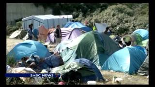 British police to be deployed in Calais to tackle migrant smuggling gangs screenshot 3