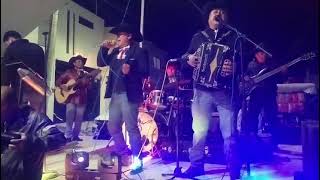 Download Lagu "POR UN FALSO AMOR" // NORTEÑOS CON PODER EN VIVO