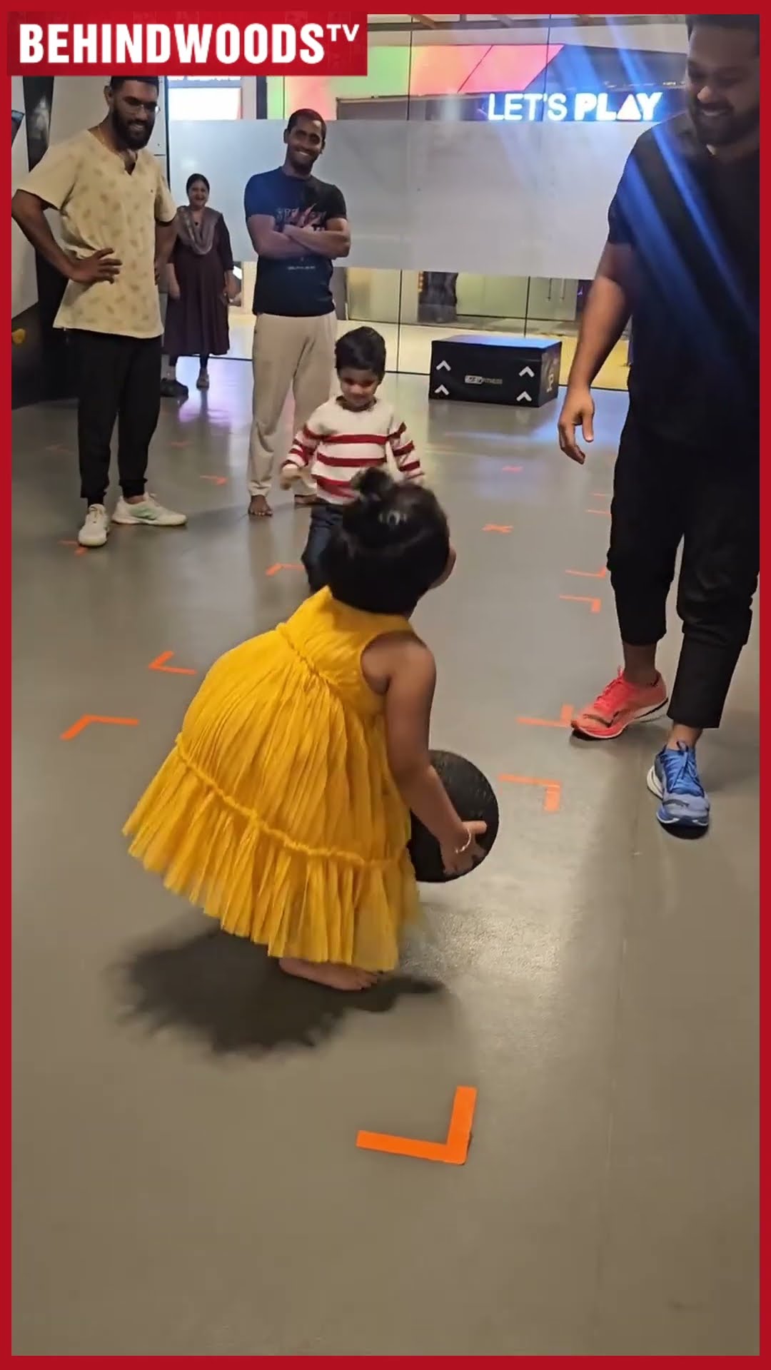 'Sanjeev அப்பா, இந்த Ball செம Weight-டா இருக்கு..' Gym Ball-ஐ தூக்க முடியாமல் தூக்கிய Aila, Arsh ?