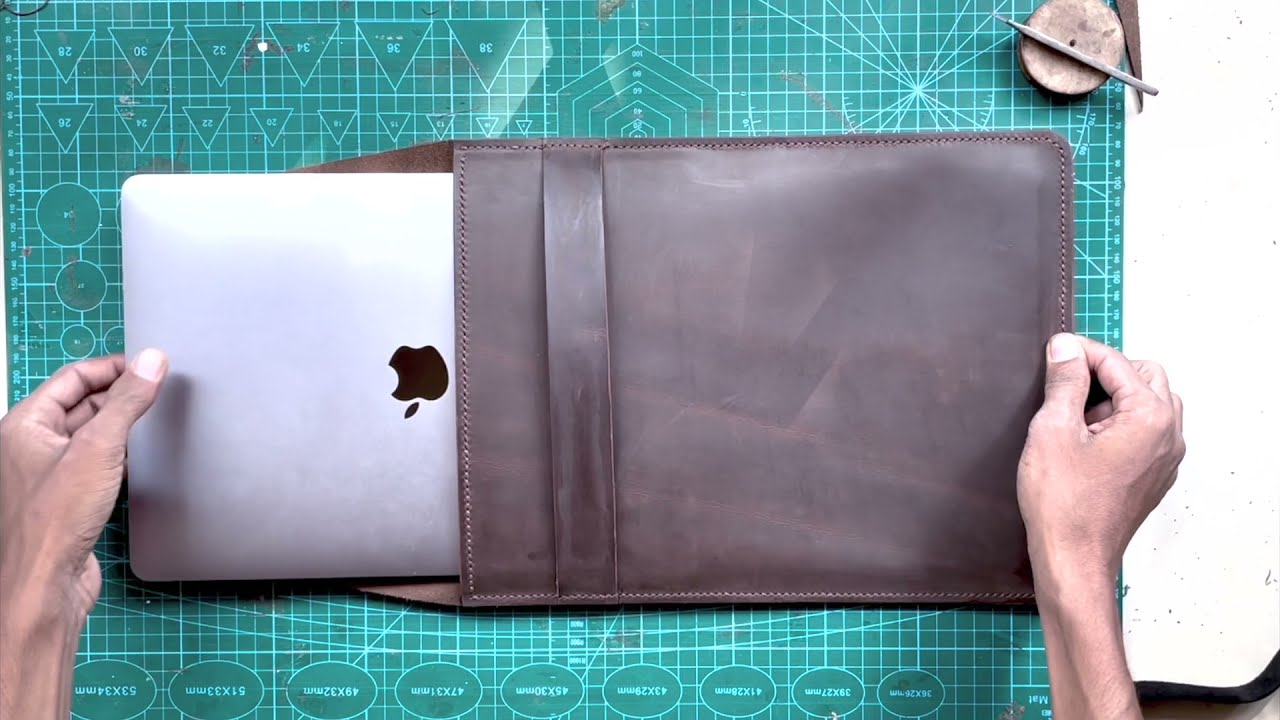 INNAXA MacBook pro 13", Leather Sleeve/Laptop Sleeve from Premium Full-Grain Leather/MacBook