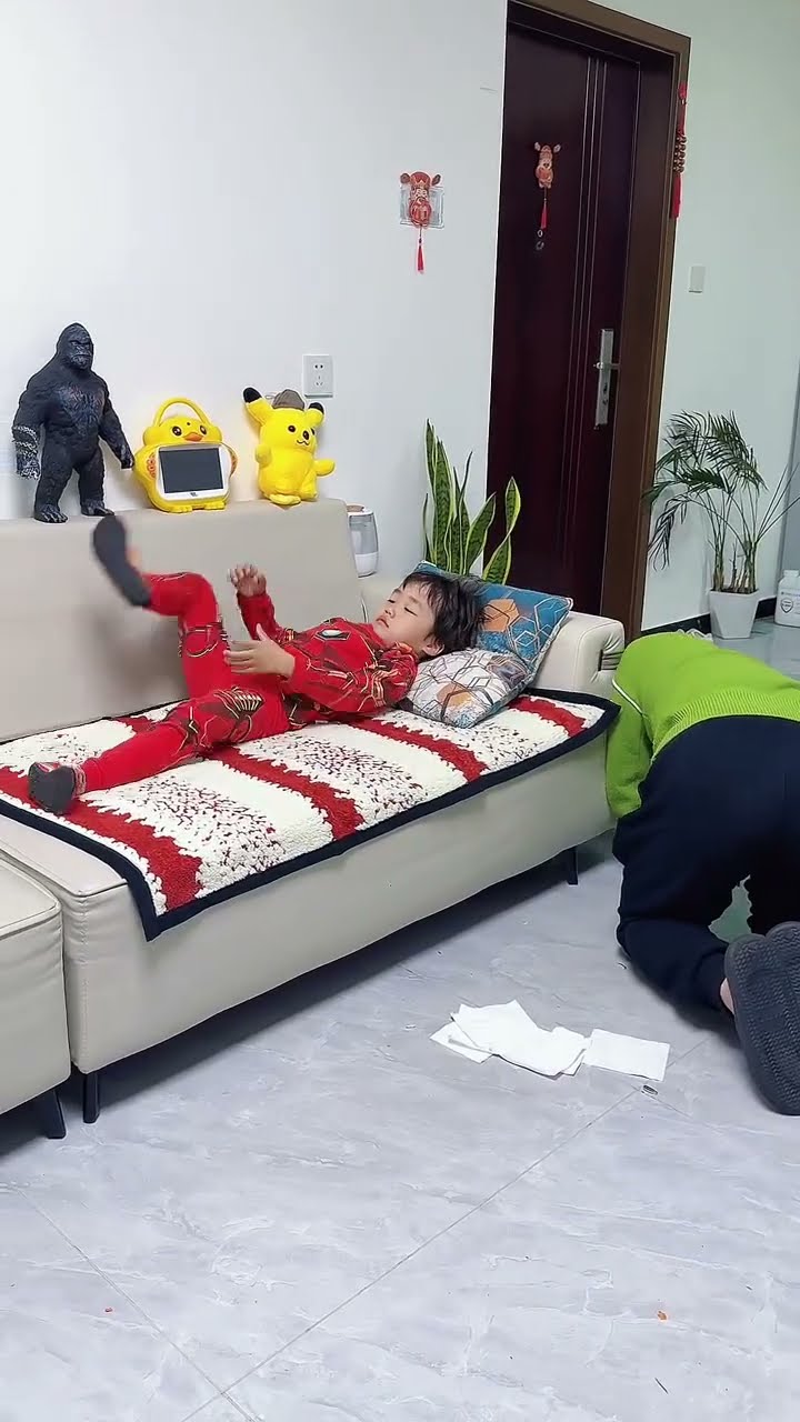 爸爸发现私房钱，还是儿子机智！#呆萌小米宝#萌娃#熊孩子