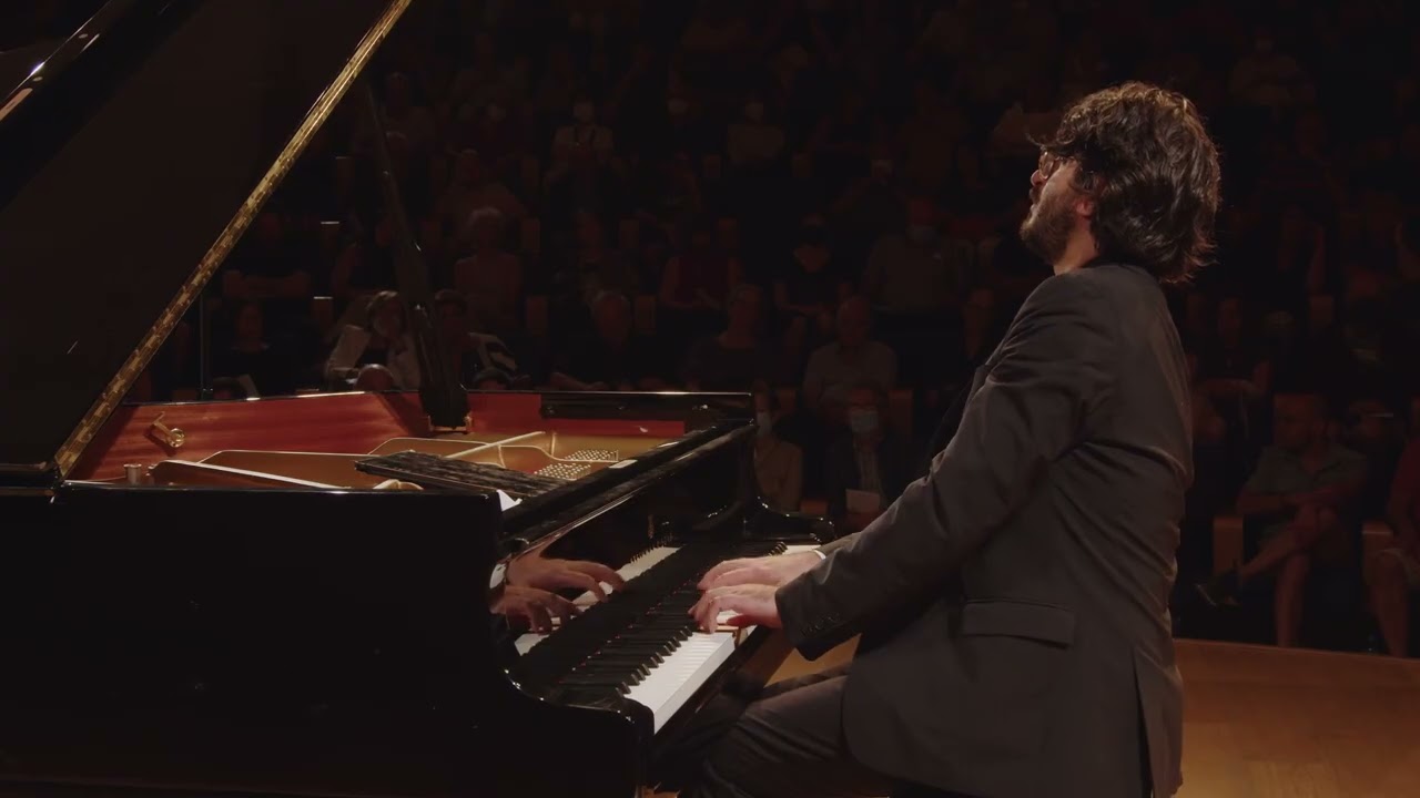 Porat plays Bach- Prelude in C Major BWV846 from WTC I - YouTube