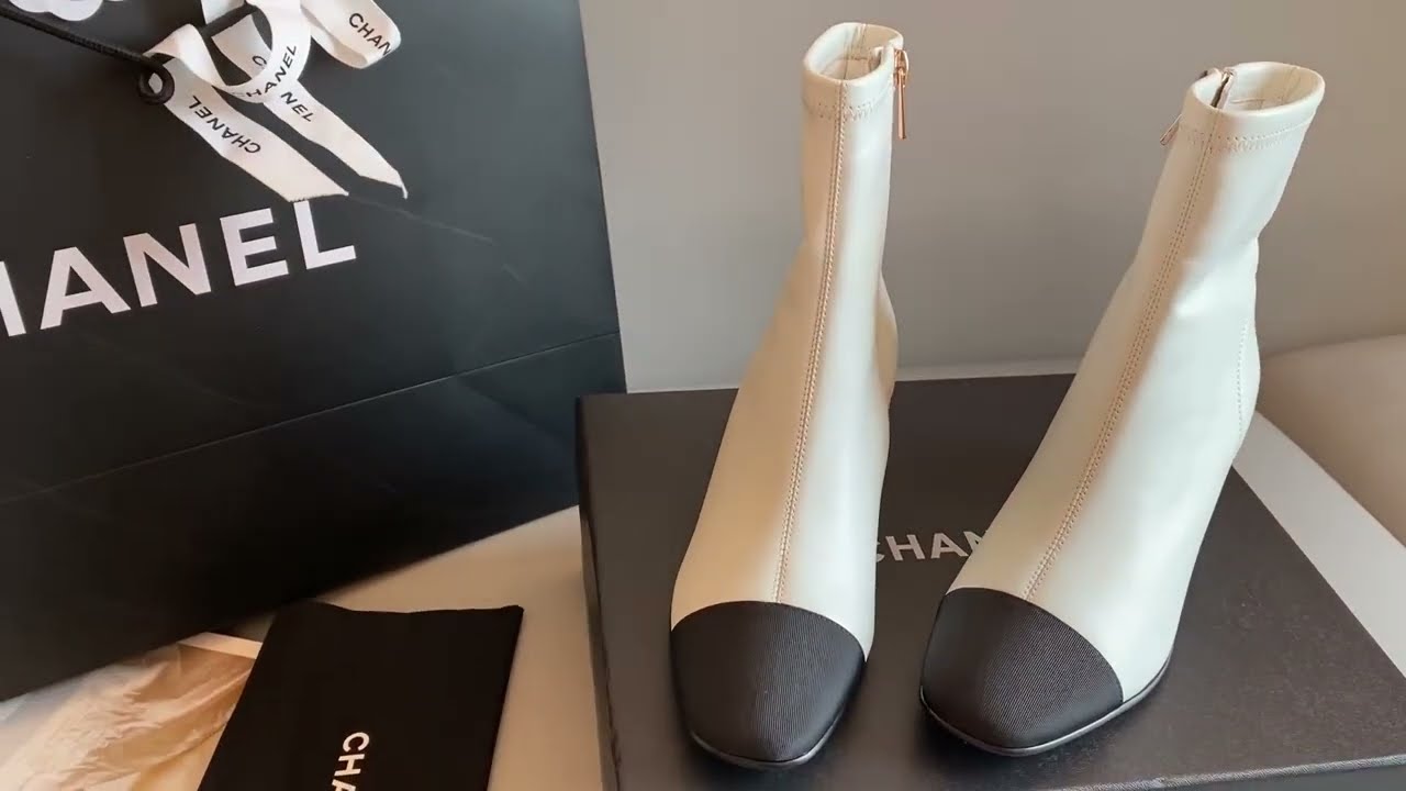 Chanel pull on leather chelsea boots Heel zipper