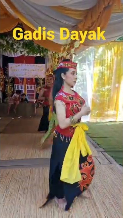 Tarian gadis dayak//Dayak Ma'anyan