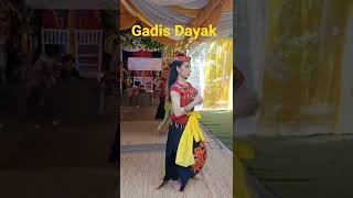 Tarian Gadis Dayakdayak Maanyan