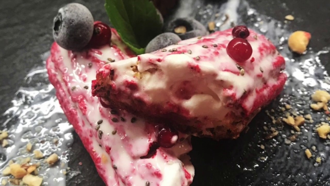 ECLAIR WITH STRAWBERRY - THE DESSERT MACHINE 