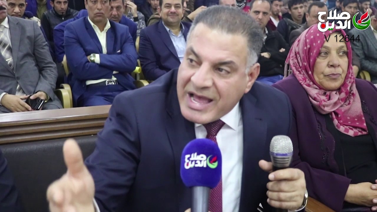 جانب من حديث محافظ صلاح الدين مع شيوخ ووجهاء واهالي الزوية