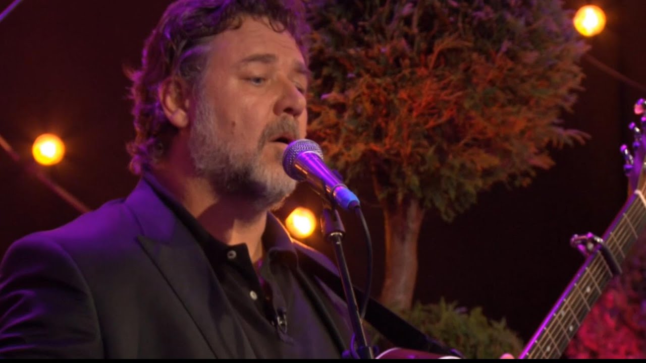 Russell Crowe, Alan Doyle, Scott Grimes and co perform on the One Show 27th September 2017