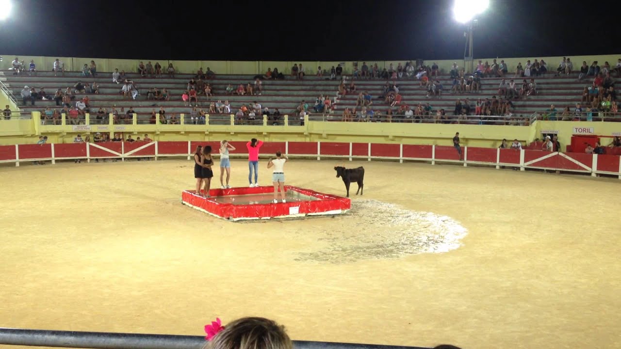 Corrida - ragazza incornata dal toro  Corrida - bull gore girl