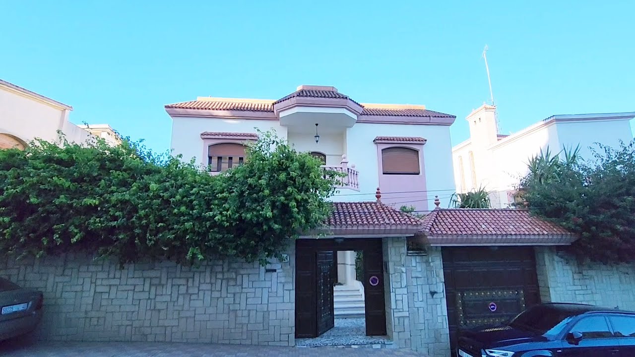 فيلا للبيع مسحتها 552 متر الثمن 500 مليون مع المفاهمة