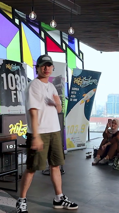 RONY PARULIAN - Tak Ada Yang Sepertimu (Live at Janévalla Bandung) | Sound of Hits