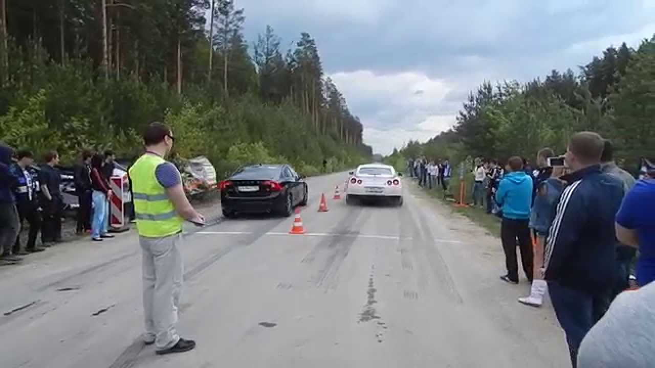 Volvo S60 vs Nissan GTR 550Hp