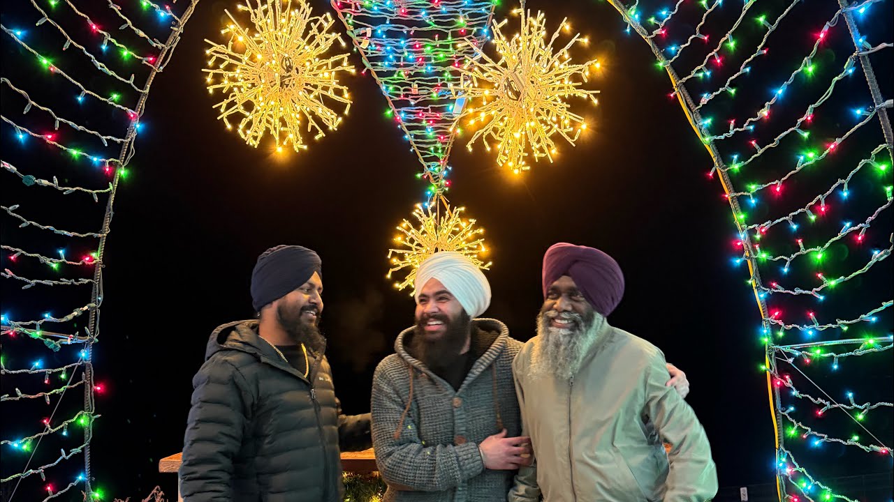 LIGHTS ON CHRISTMAS AT WHITE ROCK FOR PHOTOGRAPHY 