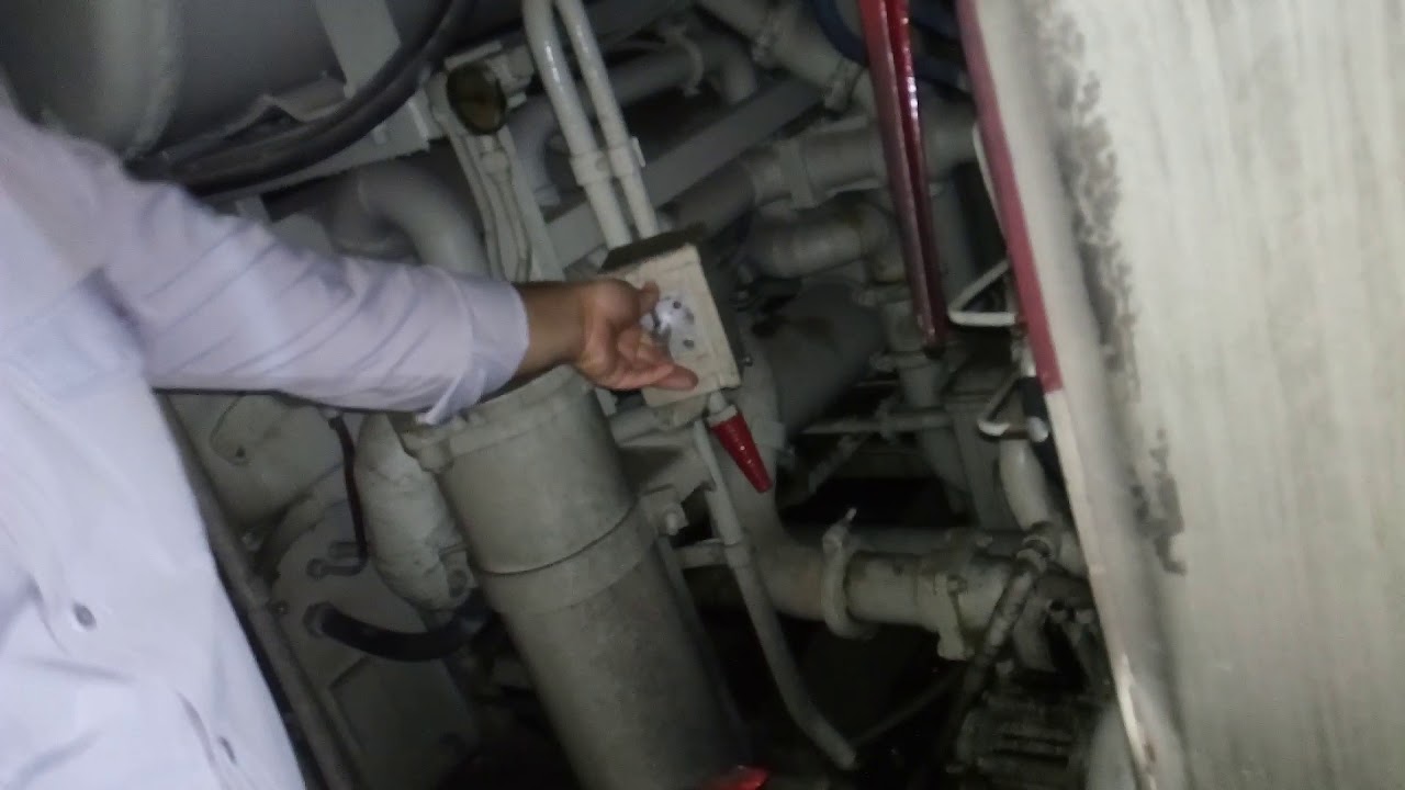 TCDD 22000 marş (EMD 645 engine start up)