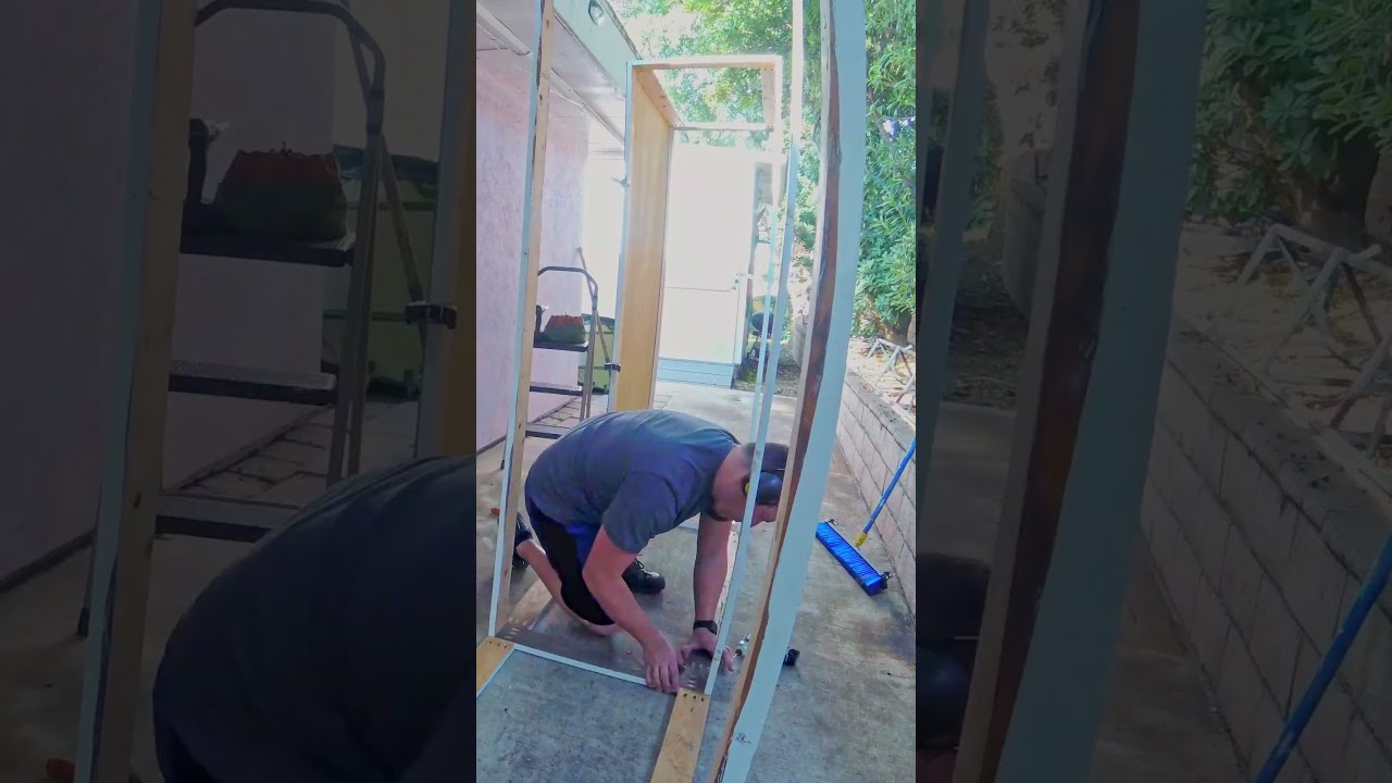 Tightening the screws of the Side Shed
