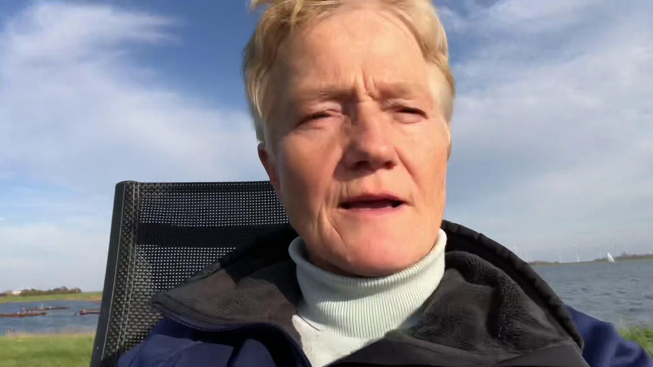 “Door de wind, door de regen, dwars door alles heen”(Stef Bos) - YouTube