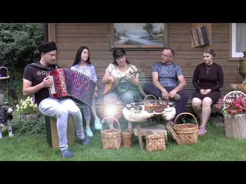 Там где клен шумит 🍁 ПОТРЯСАЮЩАЯ песня!  •♥♥•.¸  СУПЕР хитовое исполнение песни под гармонь!