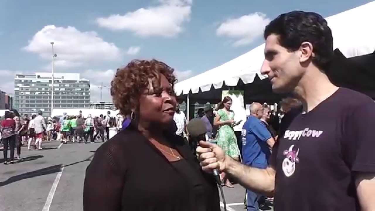 Robin Quivers: Her New Book and Howard Stern on Veganism - YouTube