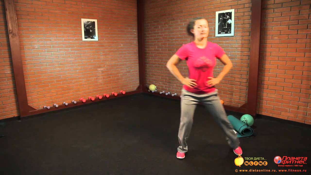 Упражнение для разминки, скрестный шаг.