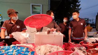 0118-4魚翅買五盒的大哥又出手了 這次1855牛排全包 客人看到全愣住了嘉義趙又廷 海鮮拍賣 海鮮叫賣 星期二社頭夜市 Taiwan seafood auction