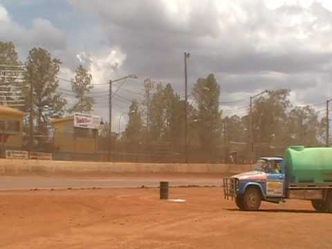 V8 Dirt Modified practice Laps