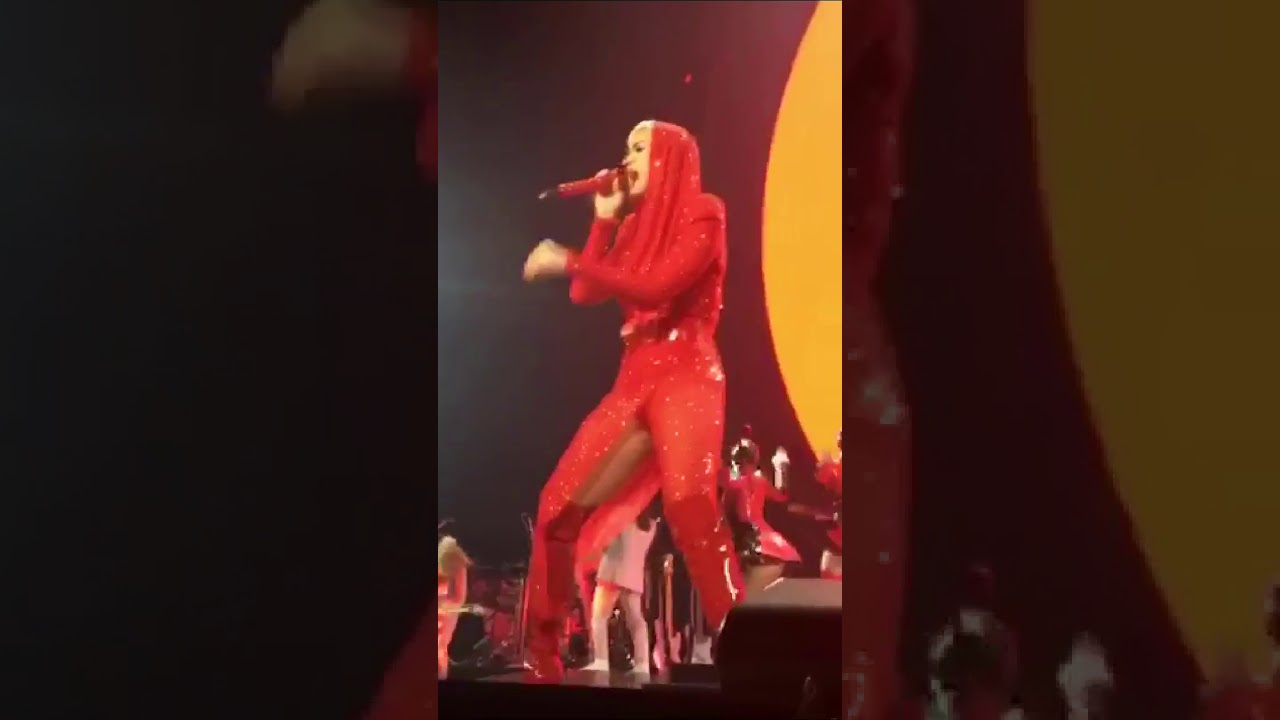 [FRONT ROW] Katy Perry - 'Dark Horse' at Witness The Tour Kansas City, MO 10.27.17! HD/HQ