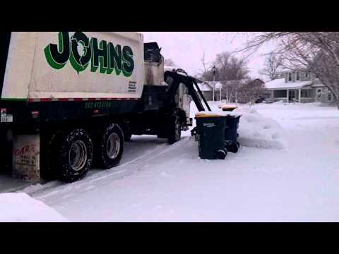 Johns Disposal Heil Python on a Peterbilt 320