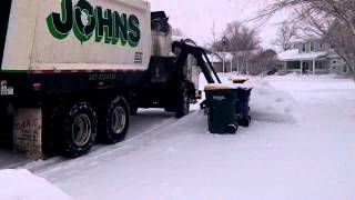 Johns Disposal Heil Python on a Peterbilt 320