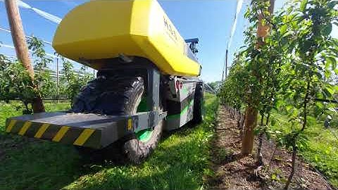 AgXeed AgBot 2.055W3 with HSS sprayer in France