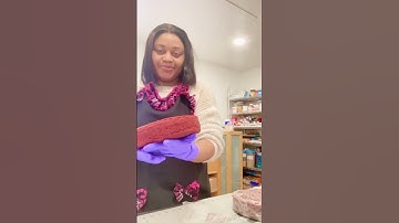 How to trim your cakes perfectly. #cakeshorts #caketutorial #shortmas #cake #viralvideo