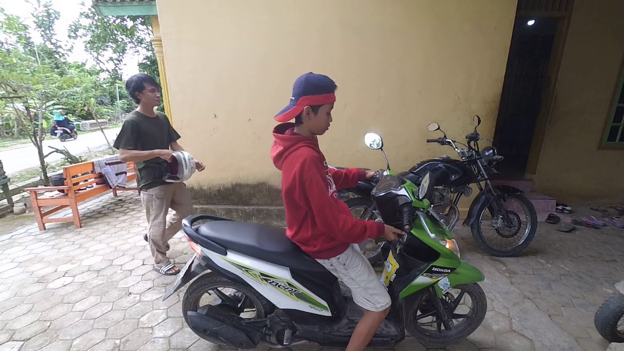 Video Lucu Berkelahi Dengan Jok Motor YouTube