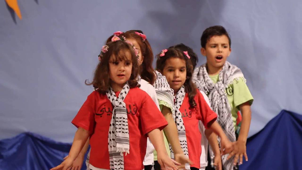 استعراض أنا ابن القدس من فقرات حفل تخريج أطفال روضة سنابل الفوج السابع 2015-2016