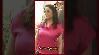 Sonia Agarwal Entry Well Press Show Shorts Viral Video Dinamalar Cinema