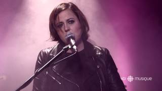 Video thumbnail of "Ariane Moffatt - Retourner en moi"