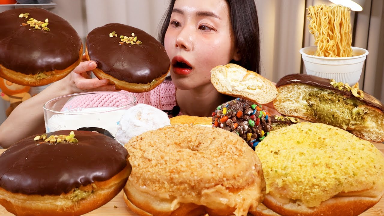 최애 도넛들만 모았어요! 근데 이제 육개장을 곁들인 도넛 먹방🍩 Various Donuts Mukbang ASMR! Finishing off with Cup Noodles
