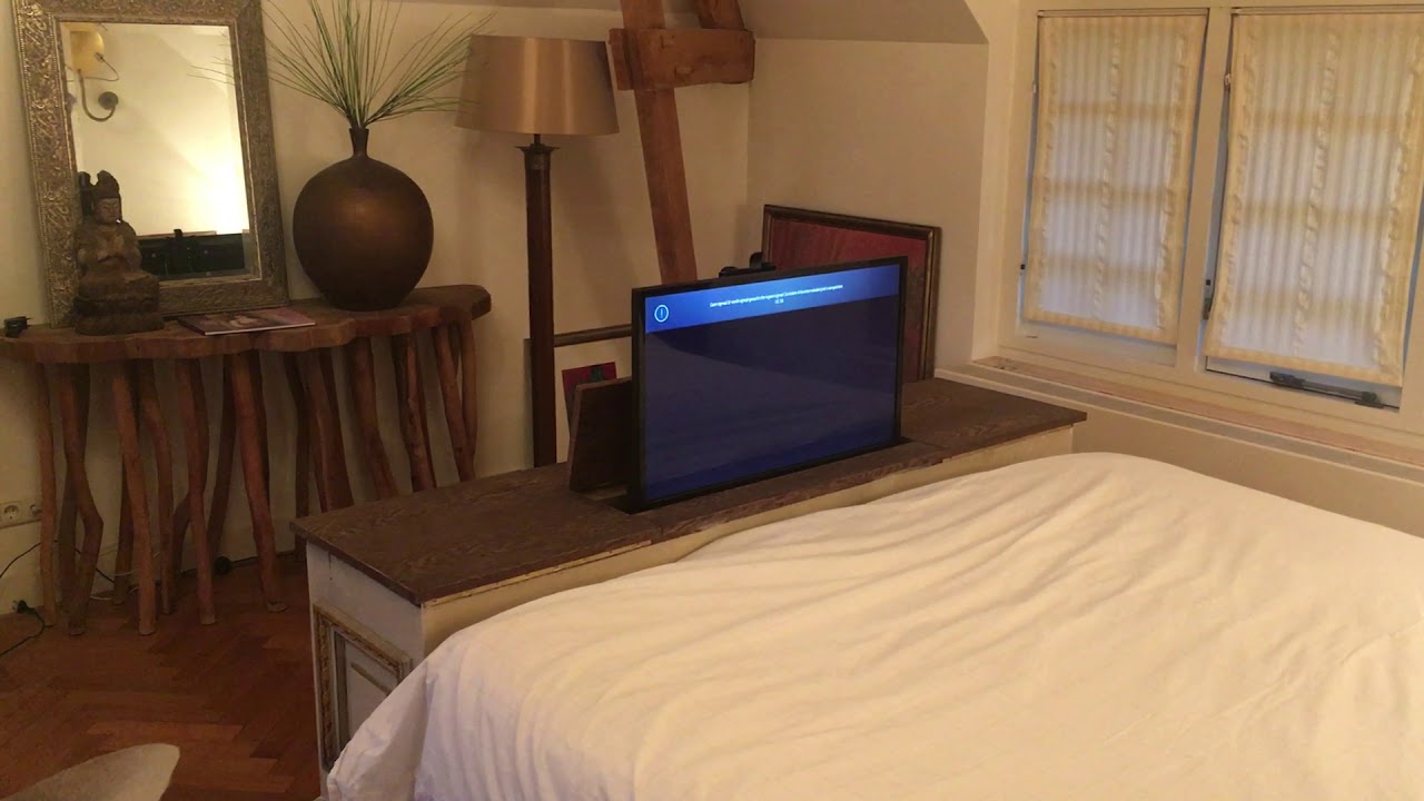 Tv Lift In Bed Meubel Voetbord Youtube