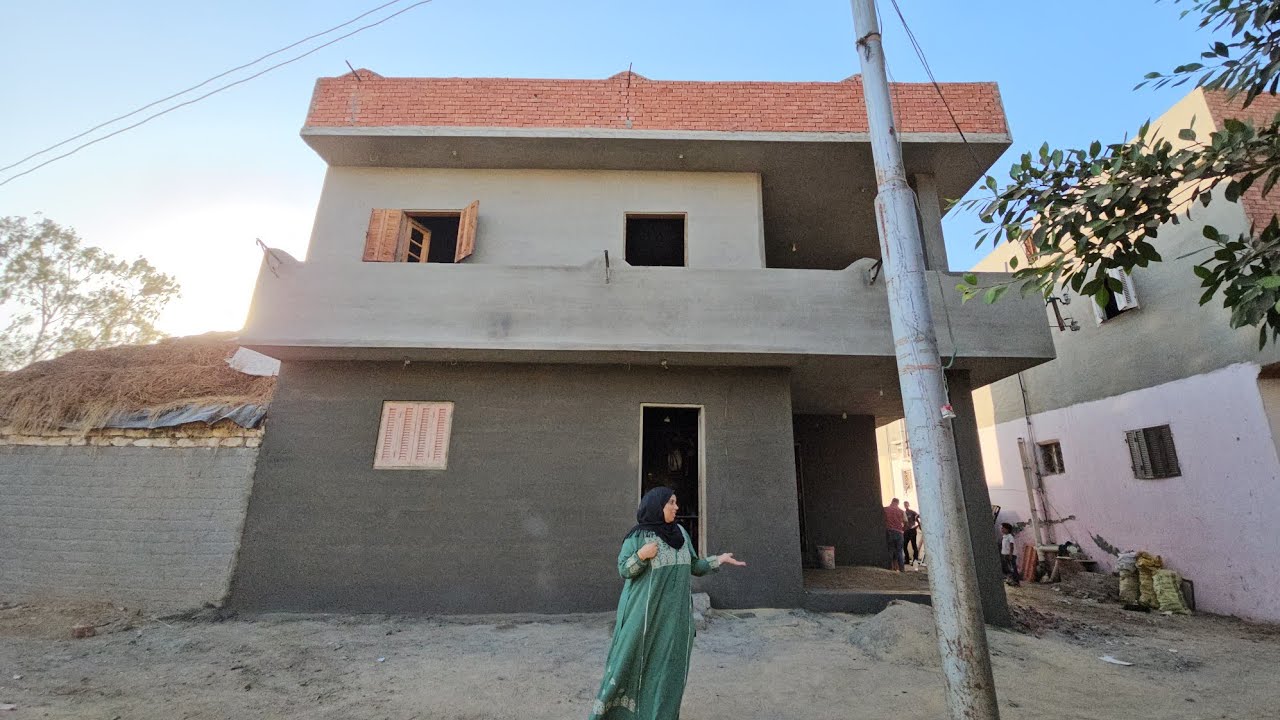 بدأت الخطوه الصعبه وتمت بحمد لله تغير جزرى لملامح البيت وتحول من خرابه لقصر على قد شقاها ربنا عطها💃