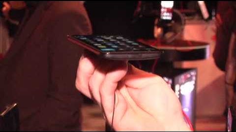 HTC Unveils Super-Sharp Droid Smartphone