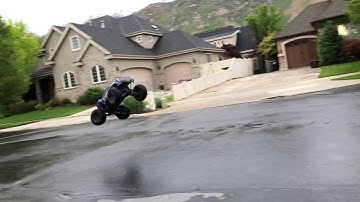 Traxxas Xmaxx vs Traxxas Slash