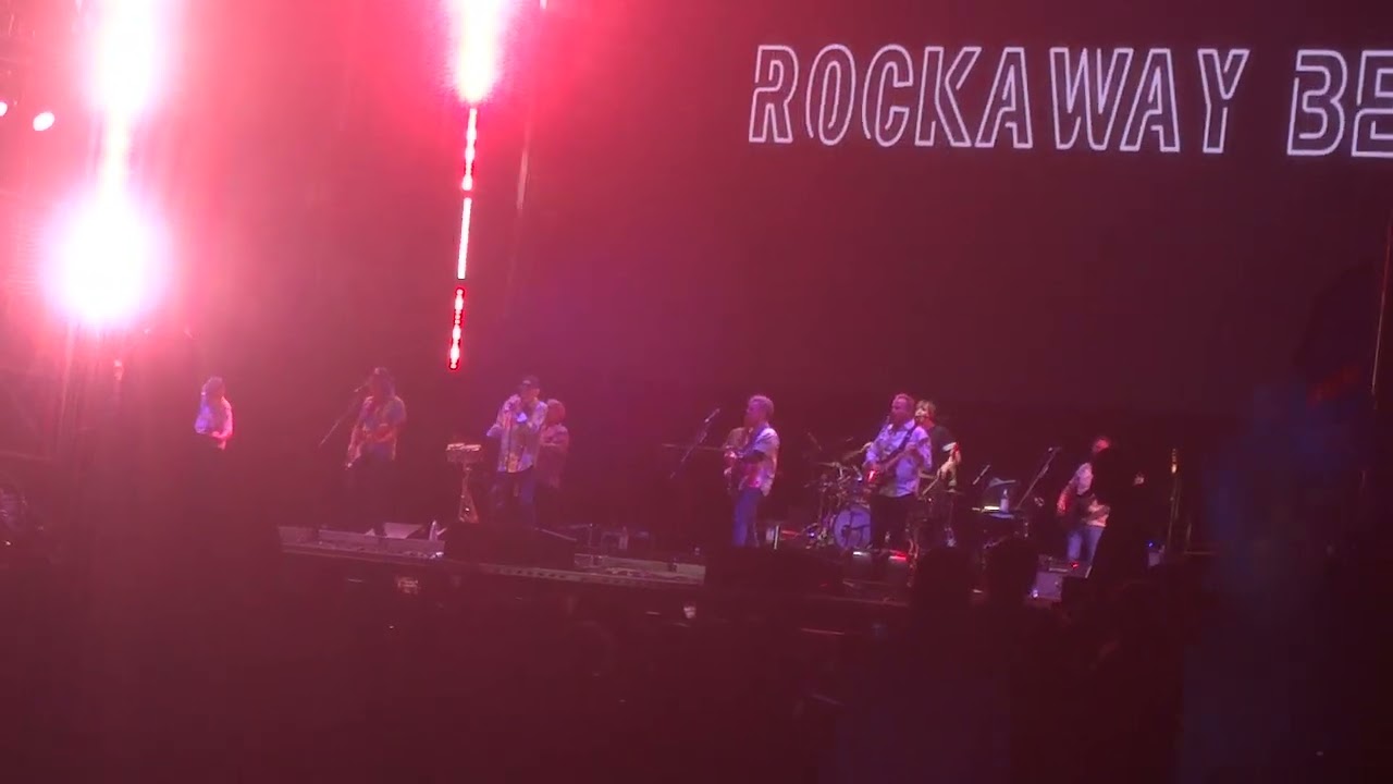 The Beach Boys - Rockaway Beach (Ramones cover) en la Explanada de los Héroes (2/Noviembre/25)