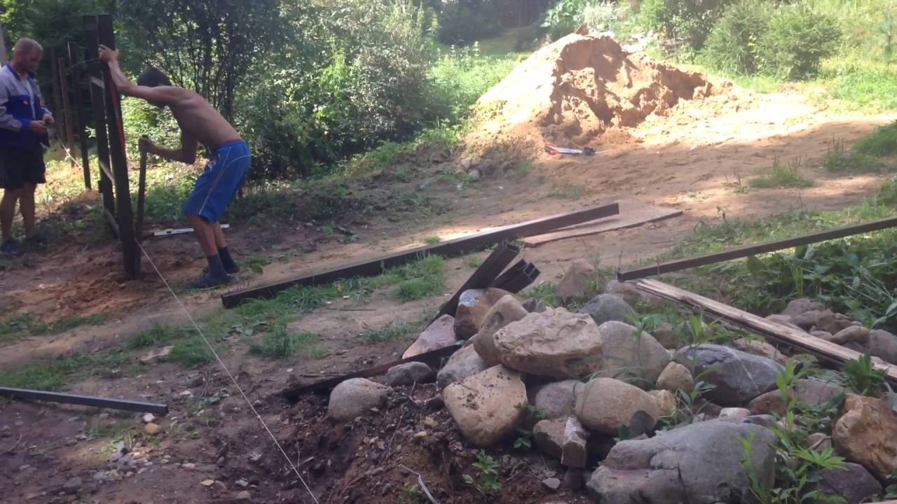 Заборград установка евро-штакетника, часть 1 - YouTube