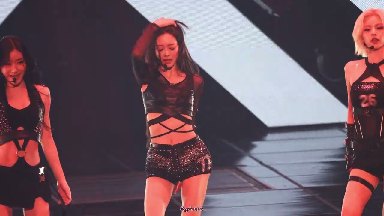 260213 ITZY The 3rd WORLD TOUR TUNNEL VISION #itzy #yuna #있지 #유나 Walk 직캠