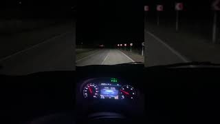 Foton View, а позади Москвич М90 ночью