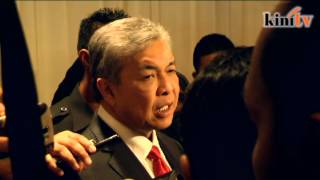 Zahid 'cium bau' dalang desak Najib letak jawatan