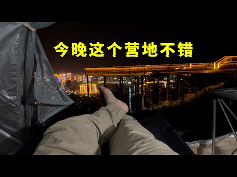 摩托车旅行第三天，今晚这个营地不错，还免费吃了一个瓜！