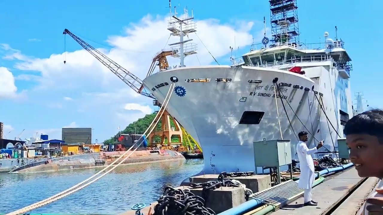 VIZAG SHIPYARD ఎలా ఉంటుందో చూద్దాం రండి !సినిమా సెట్లు ధీని ముందు పనికిరావు @Views with sai #youtube