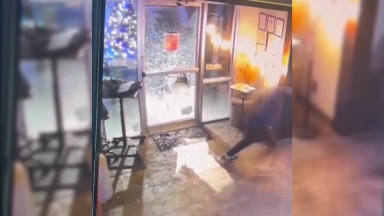 "Not so athletic" burglar caught on camera - YouTube